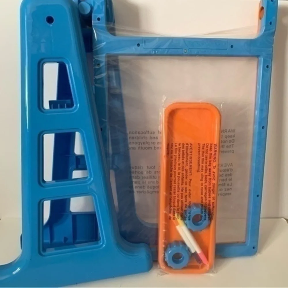 NIB. MINDSCOPE XL LED Light-up Drawing Board & Easel